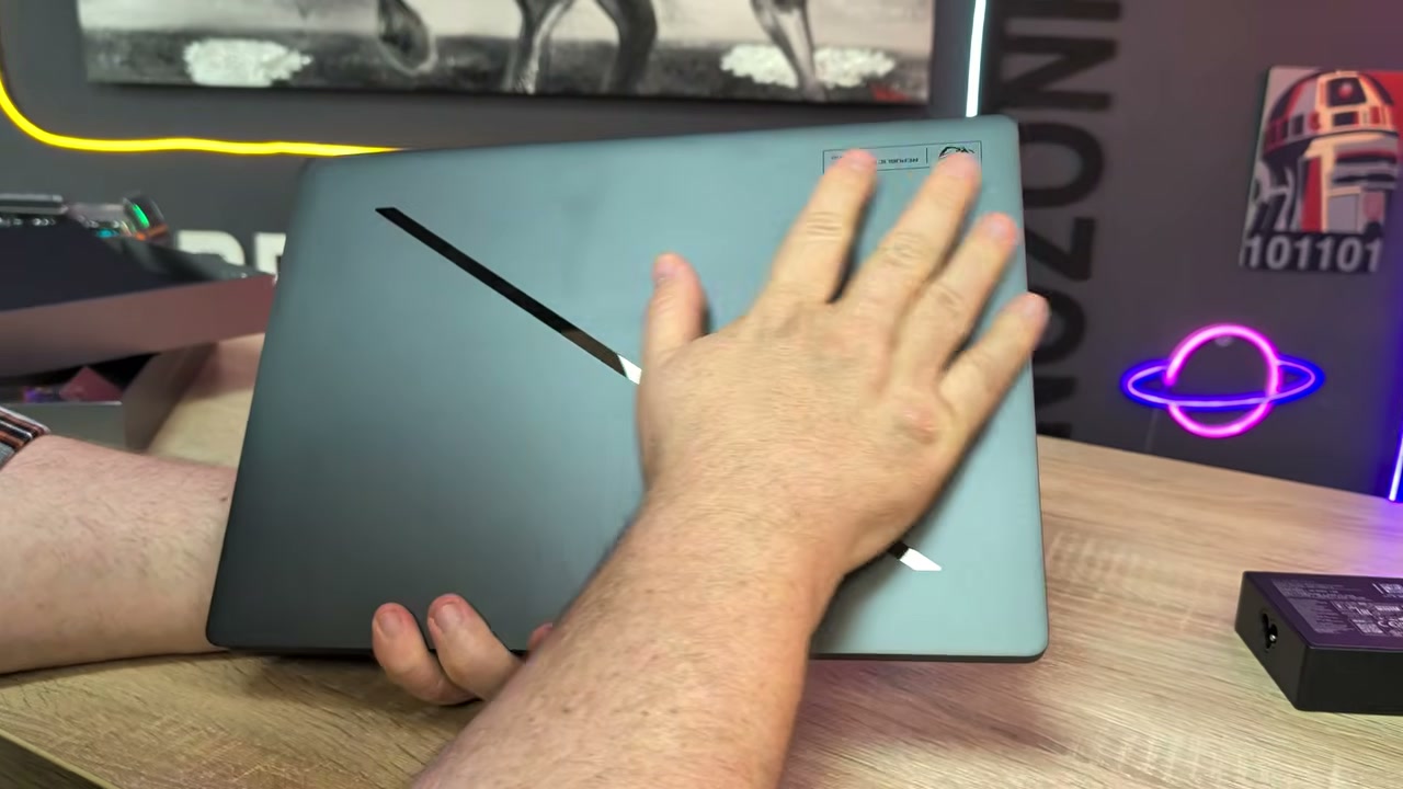 Металева кришка ASUS ROG Zephyrus G14 GU405 зі смугою Slash Lighting
